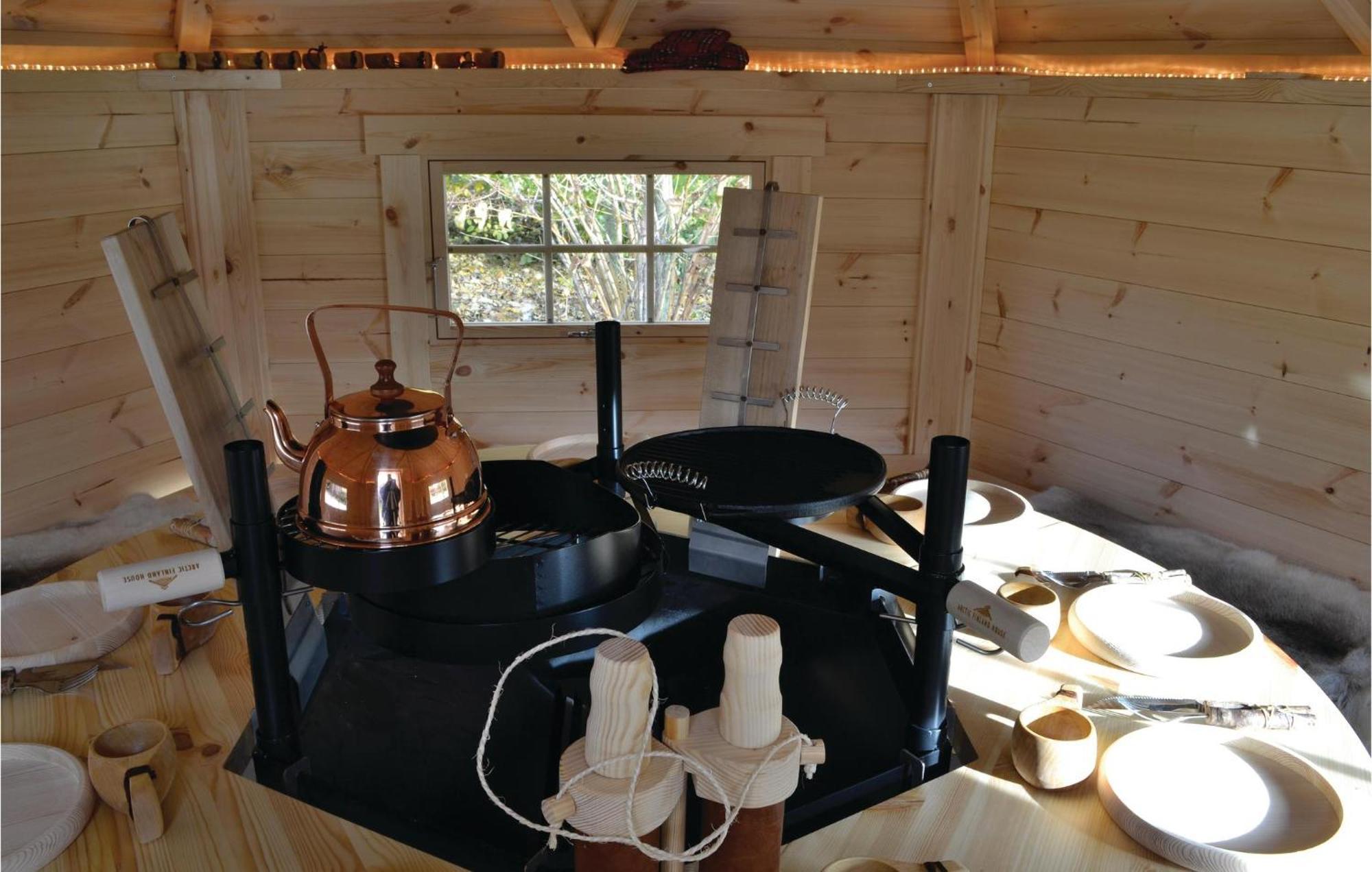 Pet Friendly In With Kitchen *
