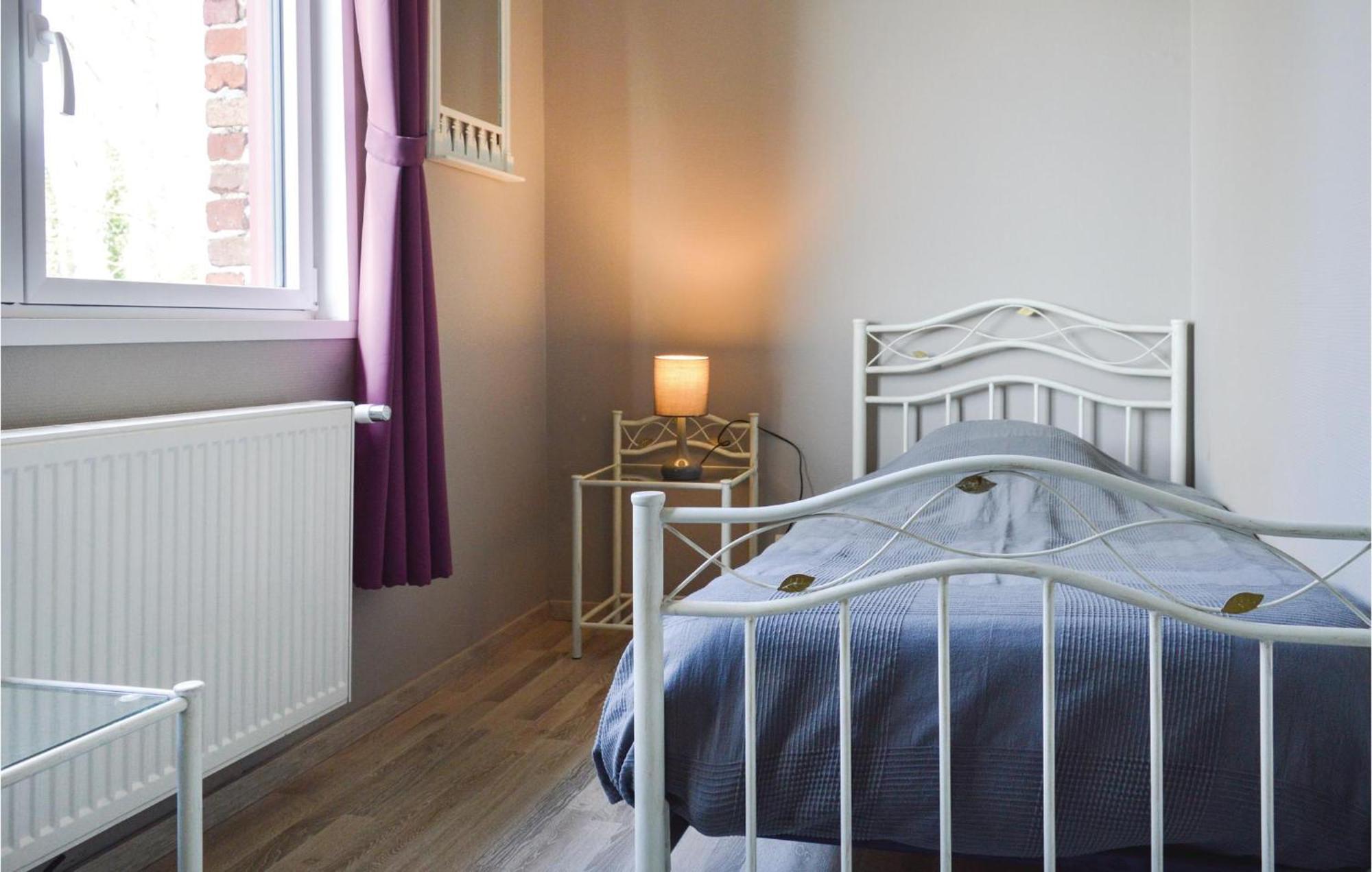 Pet Friendly In With Kitchen Holiday home