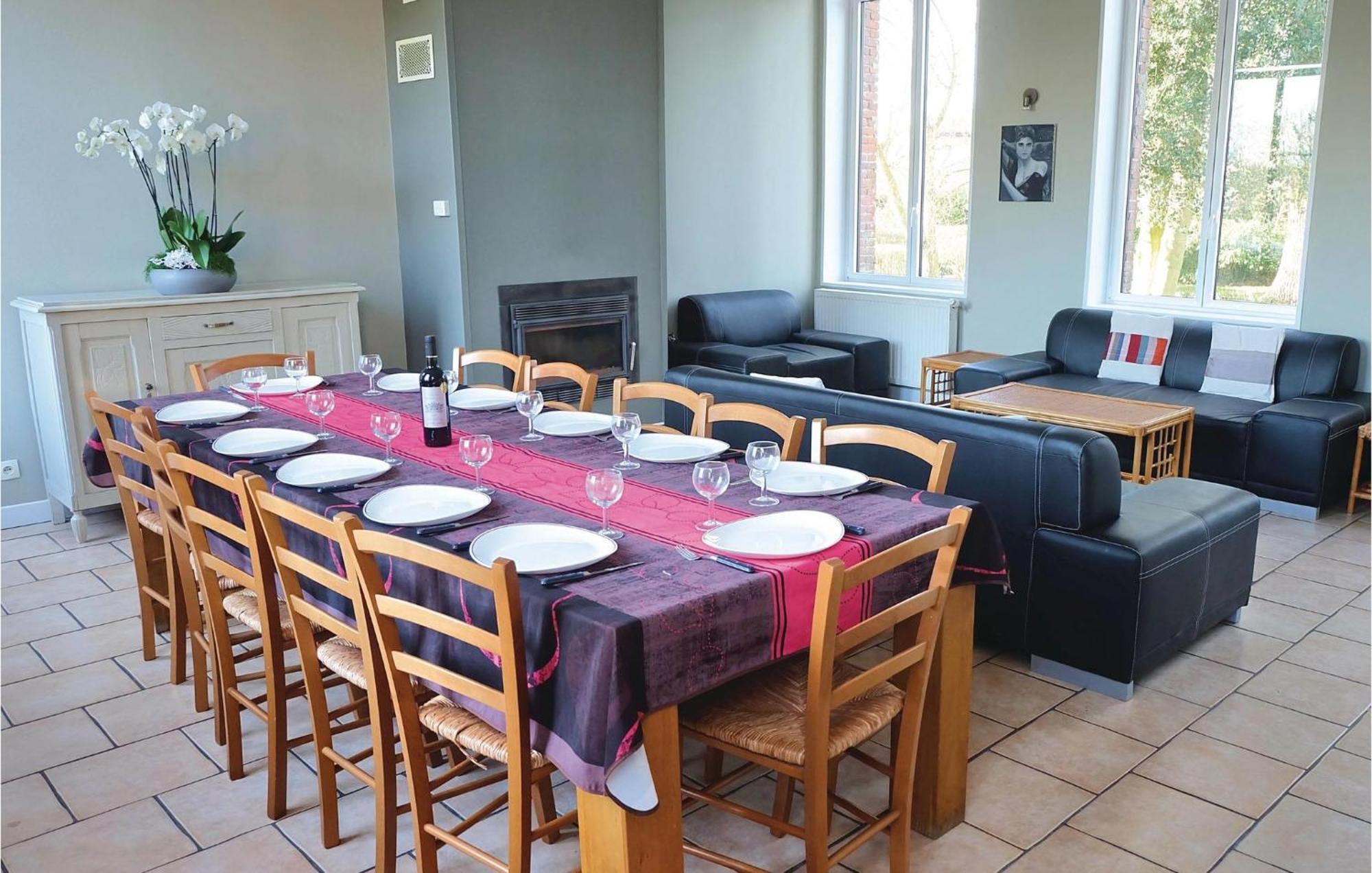 Pet Friendly In With Kitchen Holiday home