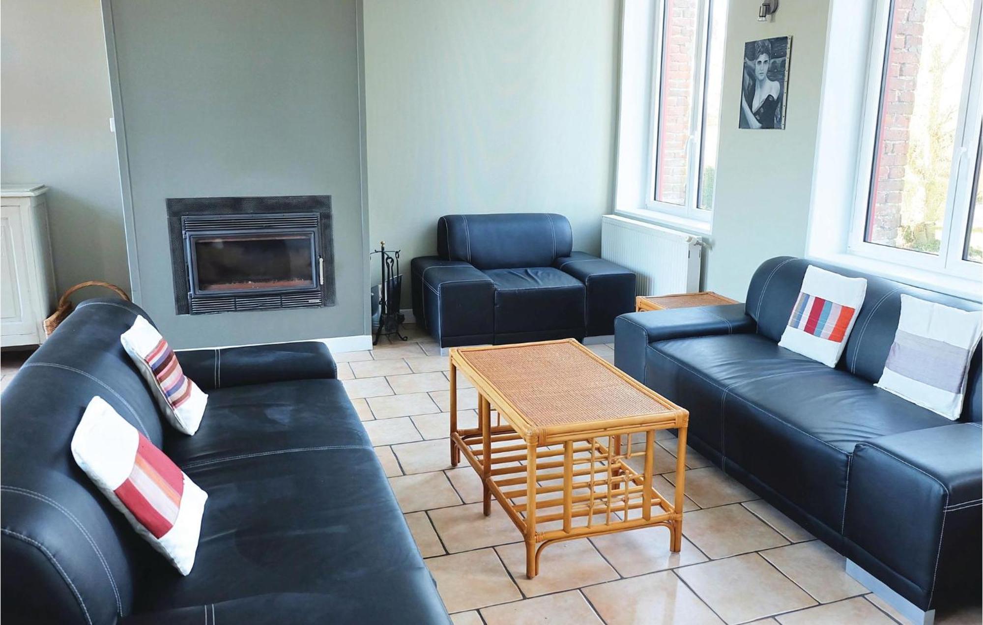 Pet Friendly In With Kitchen Quiestede