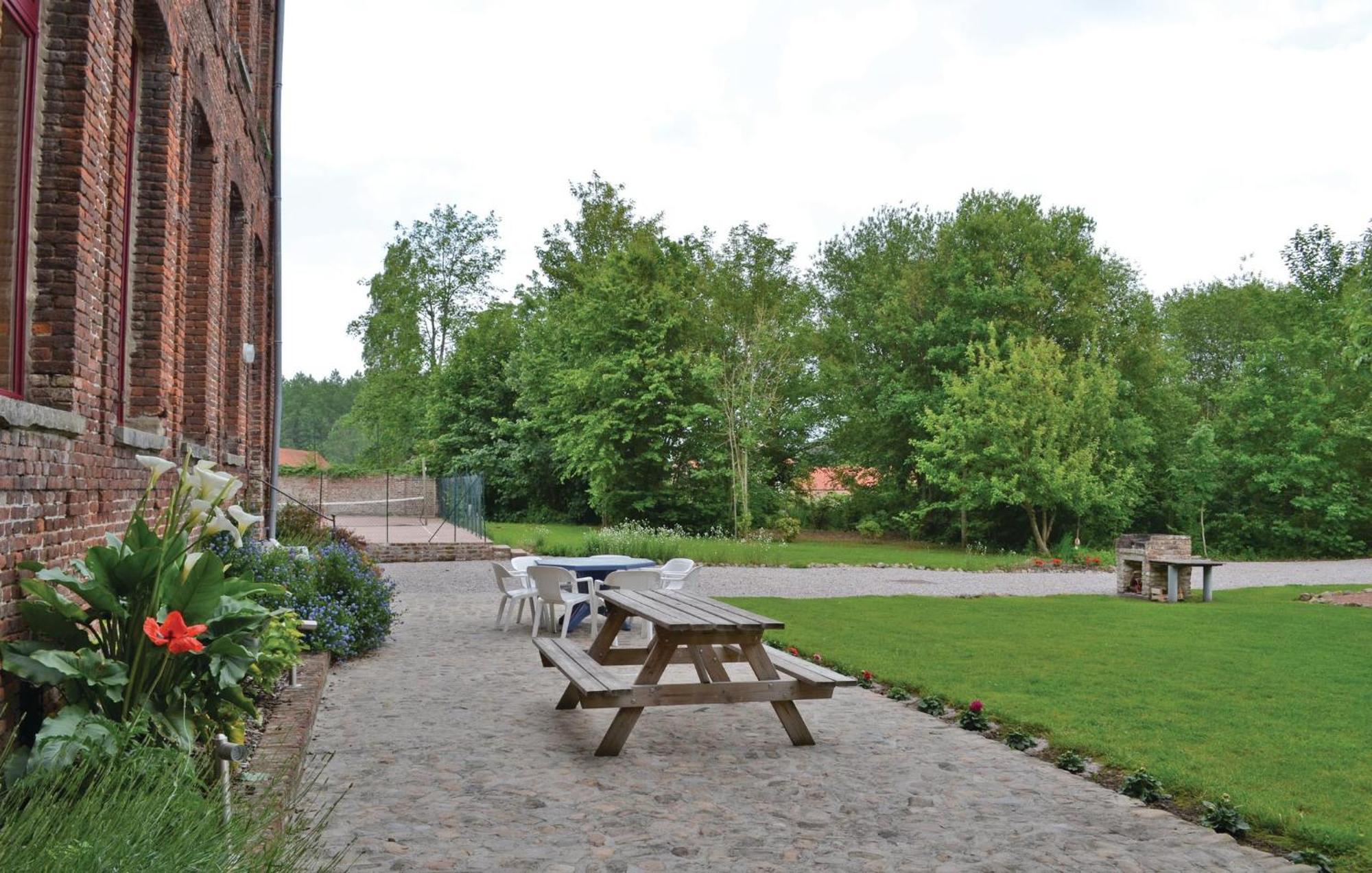 Pet Friendly In With Kitchen * Quiestede